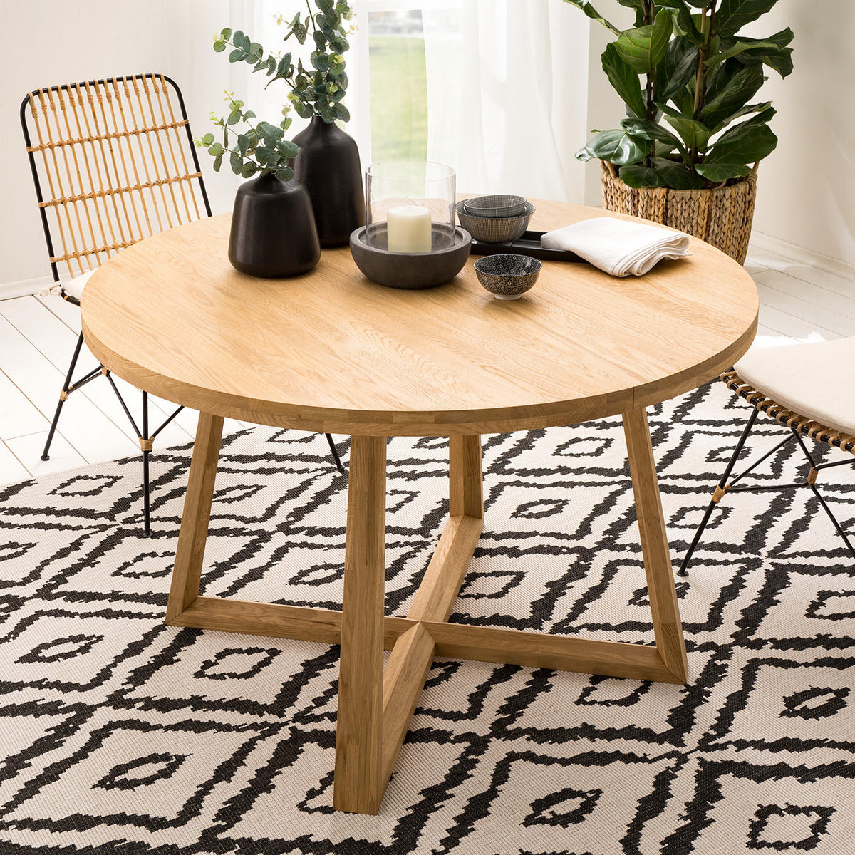 ESSTISCH - Eiche massiv - Eichefarben/Braun, Holz (120/120/75cm) - home24