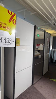 Schwebetürenschrank