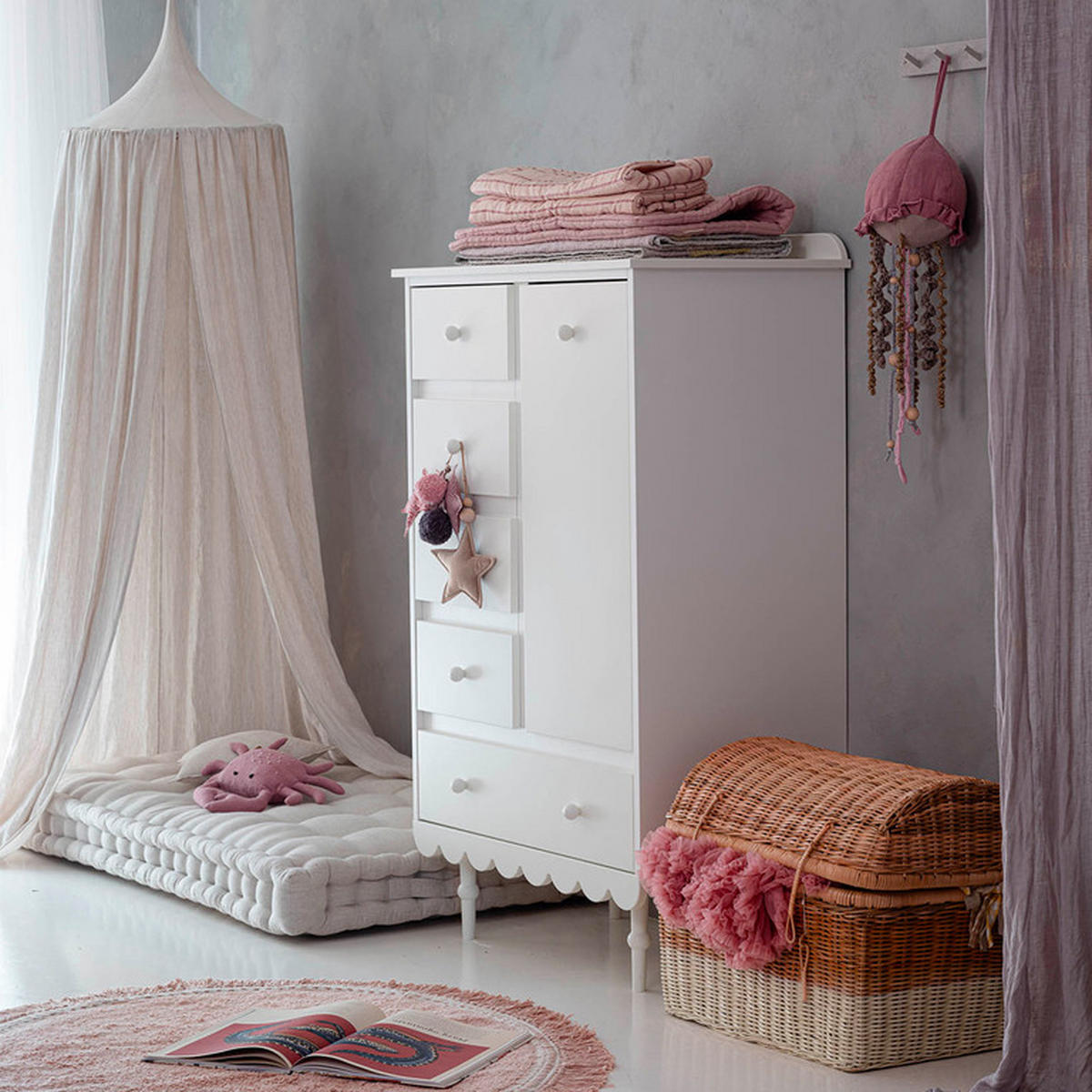 DĚTSKÁ KOMODA Babushka Bílá - bílá, kompozitní dřevo (84/140/50cm) - Petits-meubles