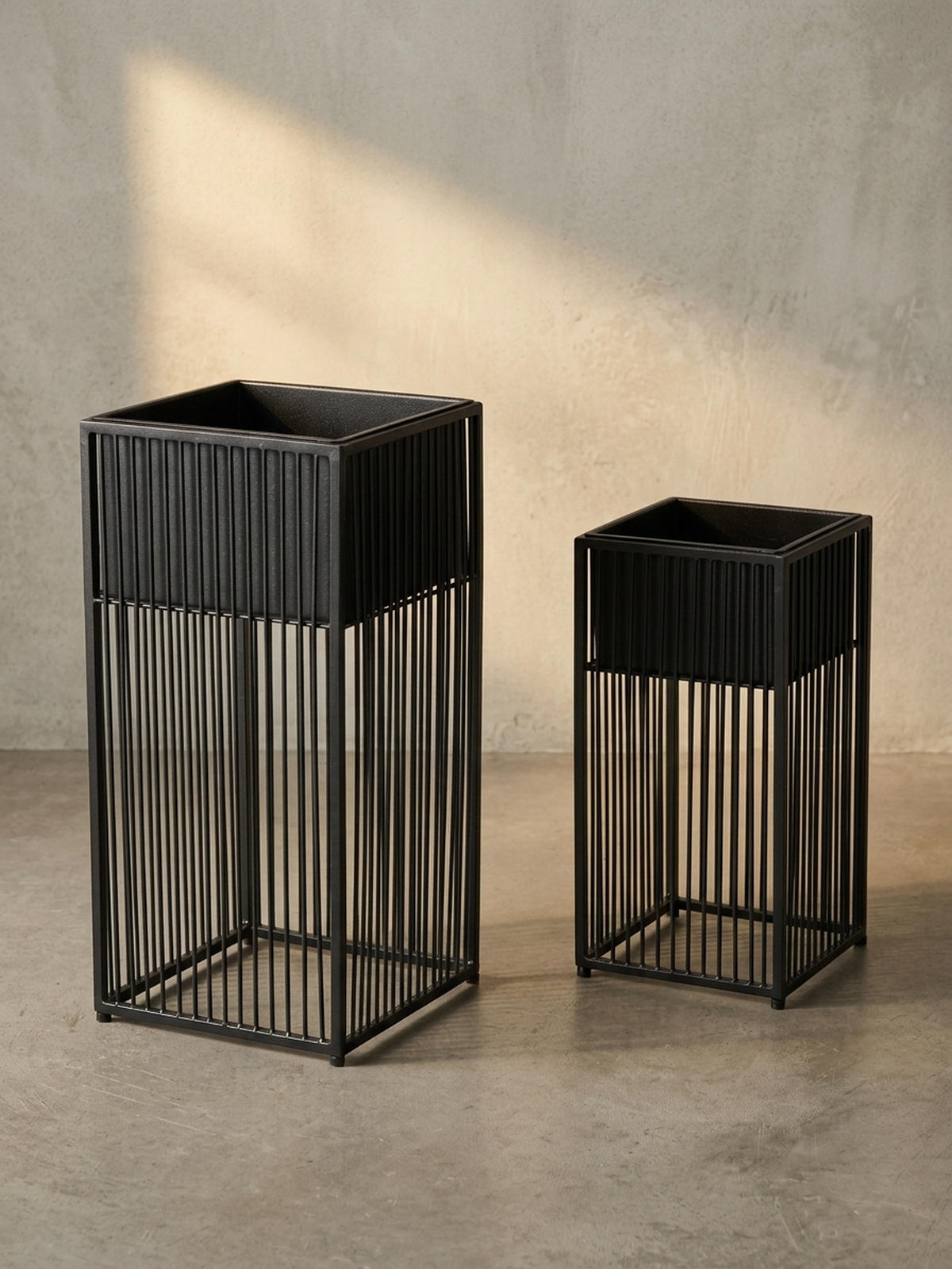 PFLANZKÜBEL 2er Set Metall Schwarz mit Gestell quadratisch - Schwarz, Metall (22/50cm) - KADIMA DESIGN