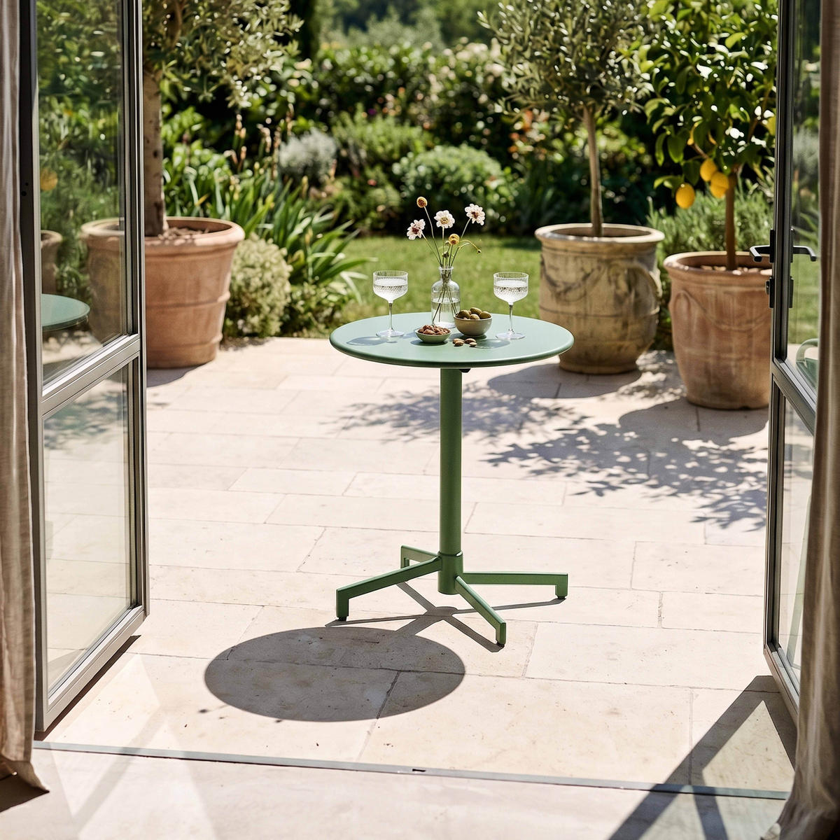BISTROTISCH, Kaktusgrün - Grün, Metall (70/70/72cm) - Oviala