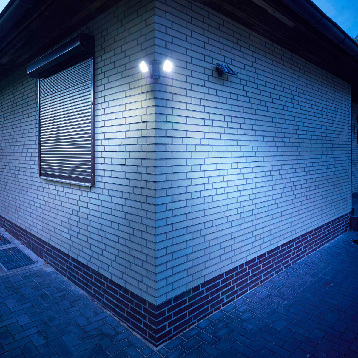 LED-SOLAR-STRAHLER - mit Bewegungsmelder und Dämmerungssensor für Innen und Außen, grau, 2er-Set - Grau, Kunststoff (15.5/24/18.2cm) - Northpoint