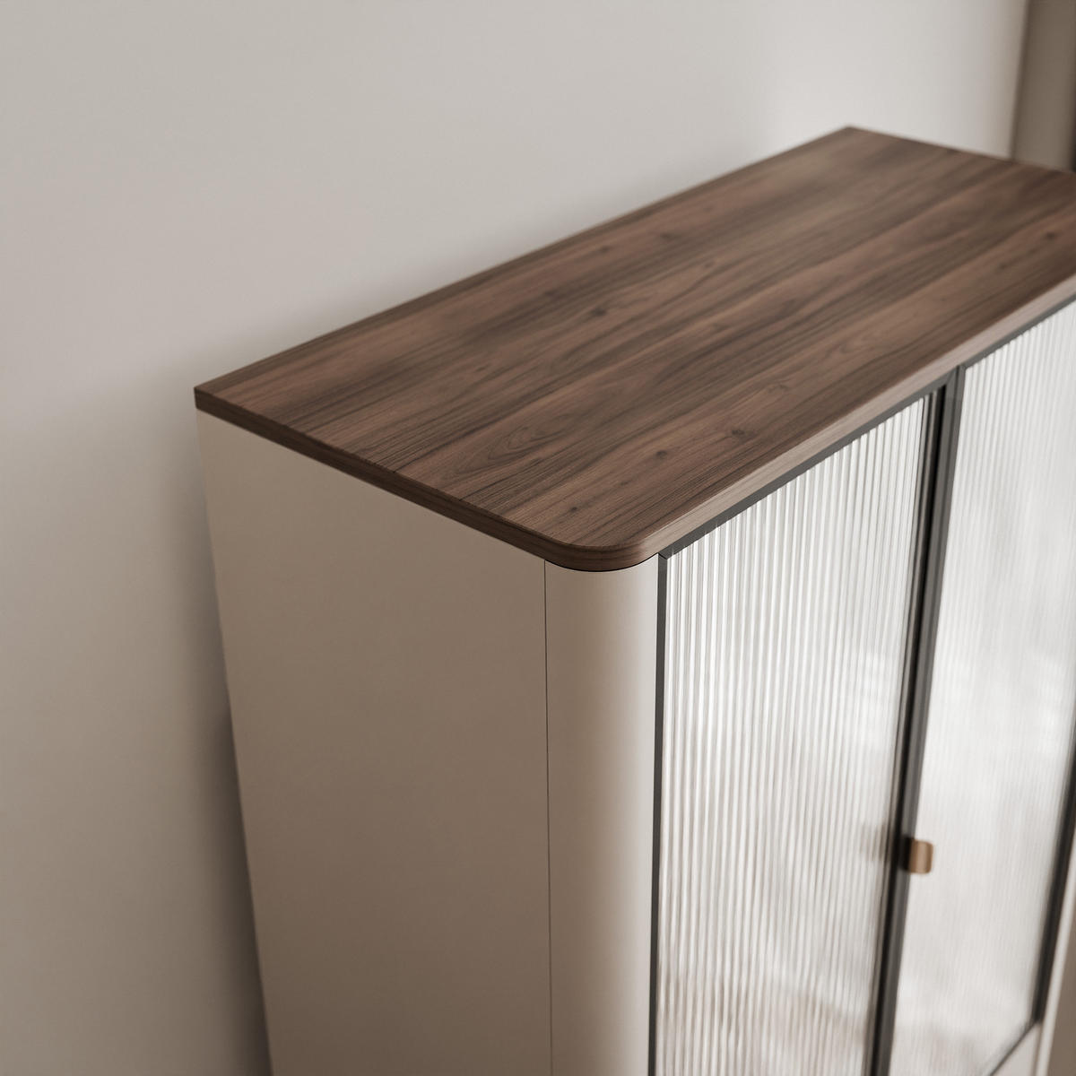 VITRINE NAVANI 90 cm Kaschmir Nussbaum - Nussbaumfarben/Schwarz, Holzwerkstoff/Metall (90/191/40cm) - Idohome