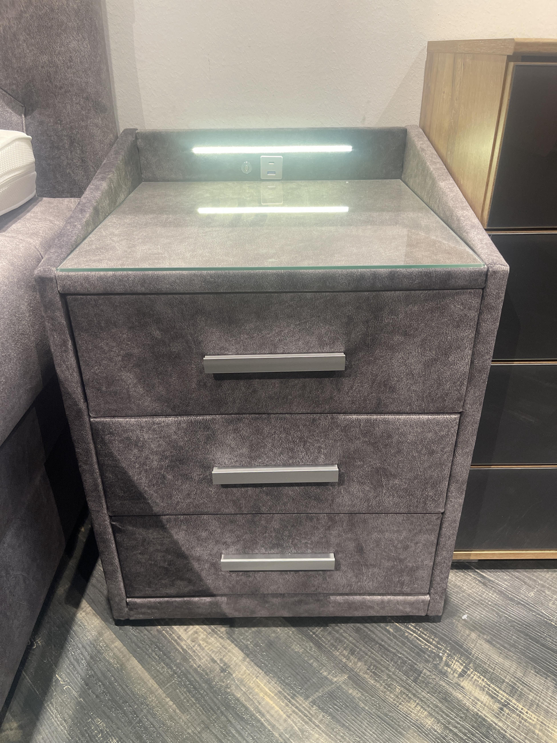 Nočna omarica Moon - Esposa