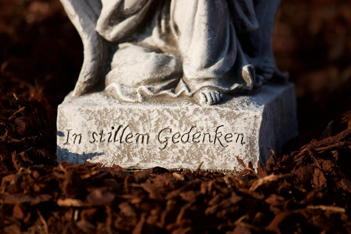 STEINFIGUR Engel auf Sockel, mit Inschrift frostfest Steinguss - Grau, Stein (8/12/8cm) - stoneandstyle