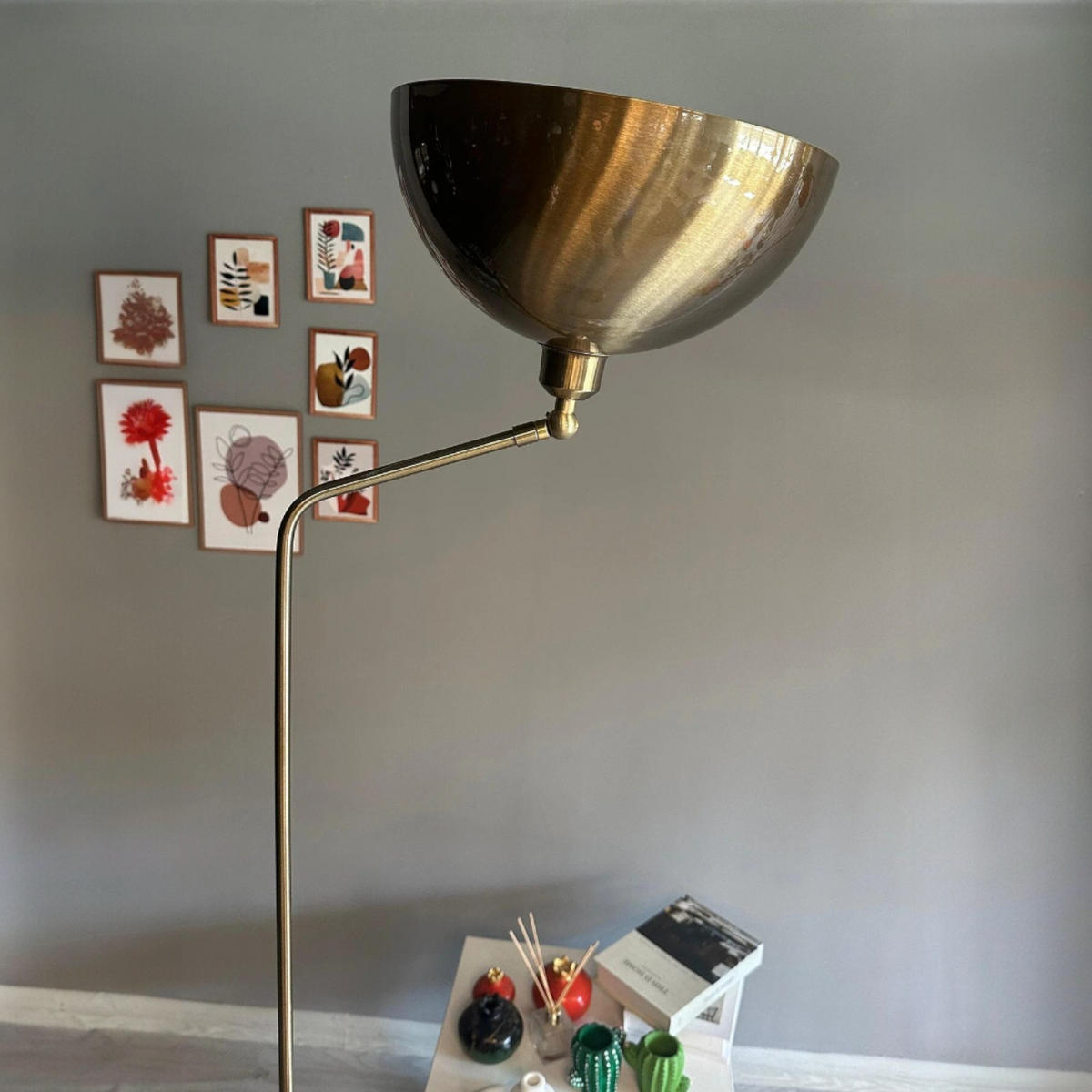 STEHLAMPE Norek aus Metall mit E27, verstellbarer Lampenschirm - Messingfarben, Metall (37/37/169cm) - Bamyum