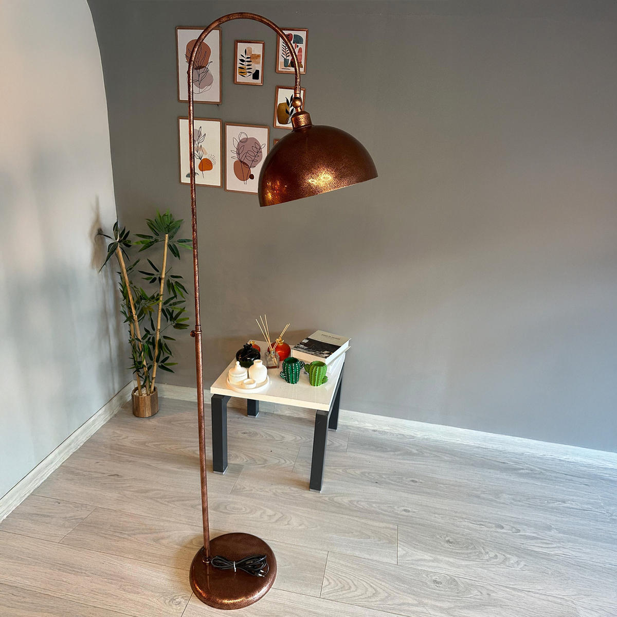 STEHLAMPE Gorkiede E27, verstellbarer Lampenschirm aus Metall - Kupferfarben, Metall (37/37/170cm) - Bamyum