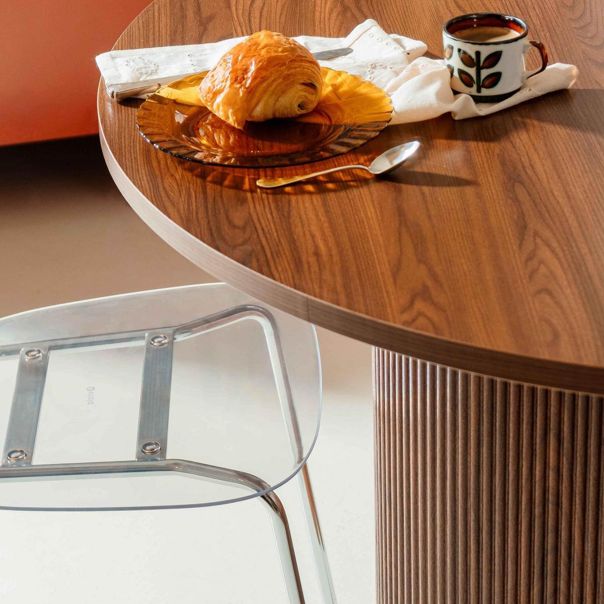 ESSTISCH, dunkles Holzeffekt - Braun, Holz (120/120/75cm) - Oviala