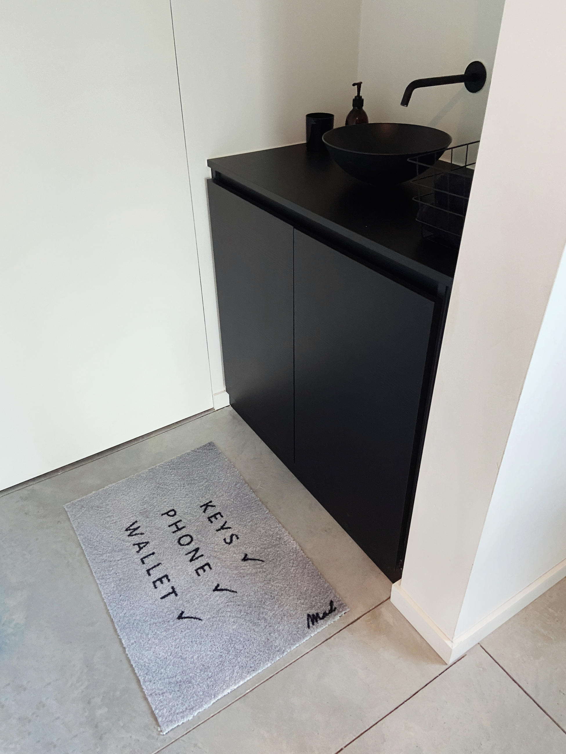 OUTDOOR FUßMATTE "Brick" mit Spruch "Keys, Phone, Wallet" Grau 50 x 75 cm - Schwarz/Grau, Kunststoff/Textil (50/75cm) - MAD ABOUT MATS