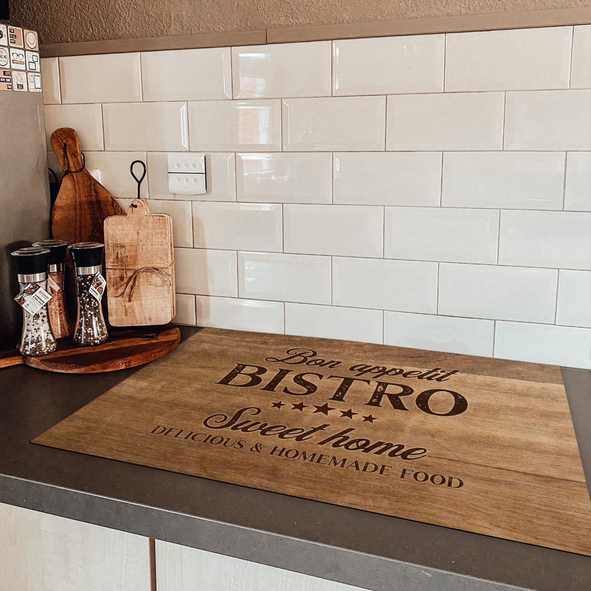 HERDABDECKPLATTE Zitat - Bistro - Guten Appetit - Süßes Zuhause - Holzmaserung 77x51 cm - Braun, Kunststoff (77/0.2/51cm) - MuchoWow