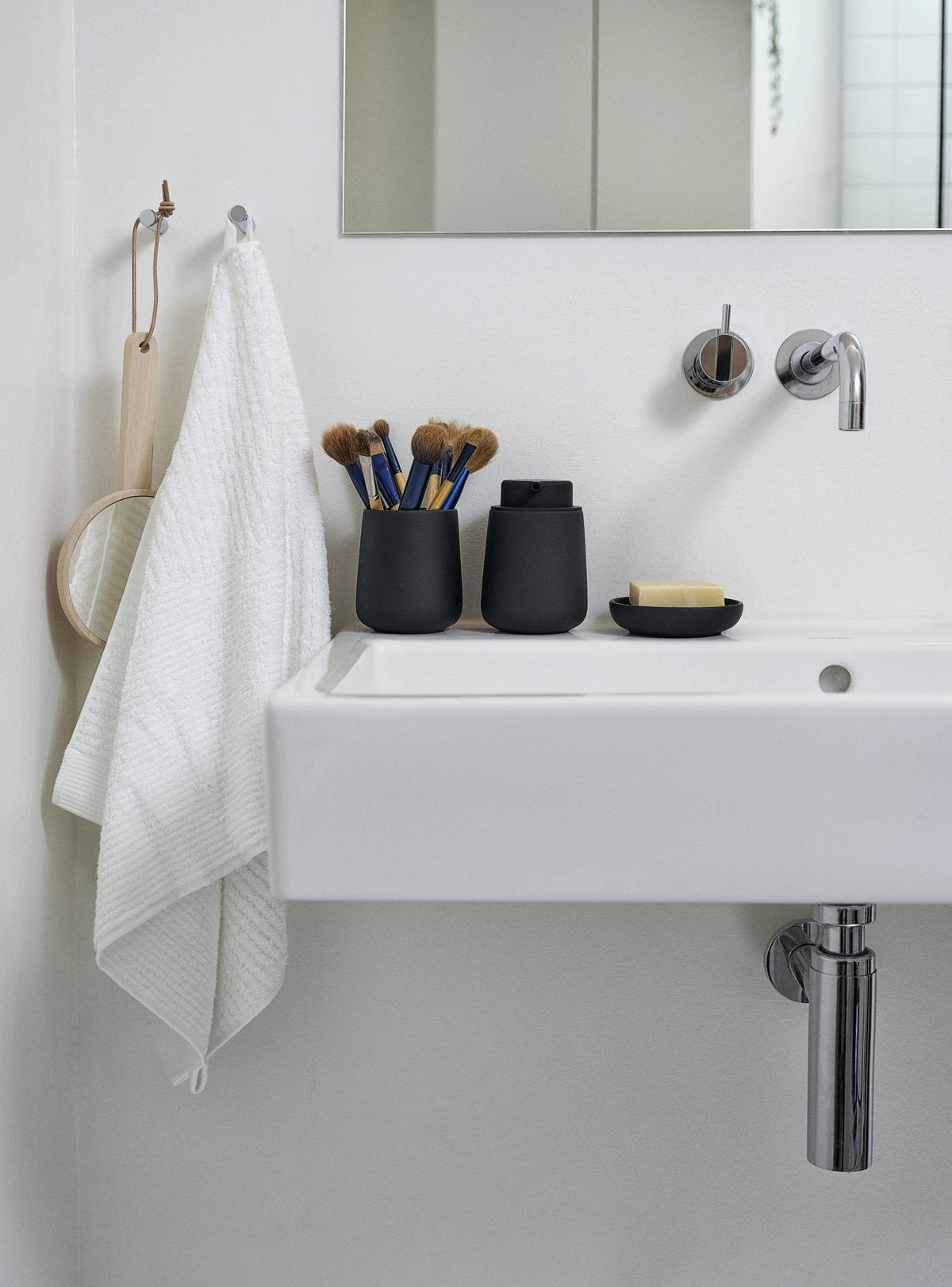 ZAHNPUTZBECHER Nova in Schwarz 8/10 cm - Schwarz, Keramik (8/10/8cm) - Zone Denmark