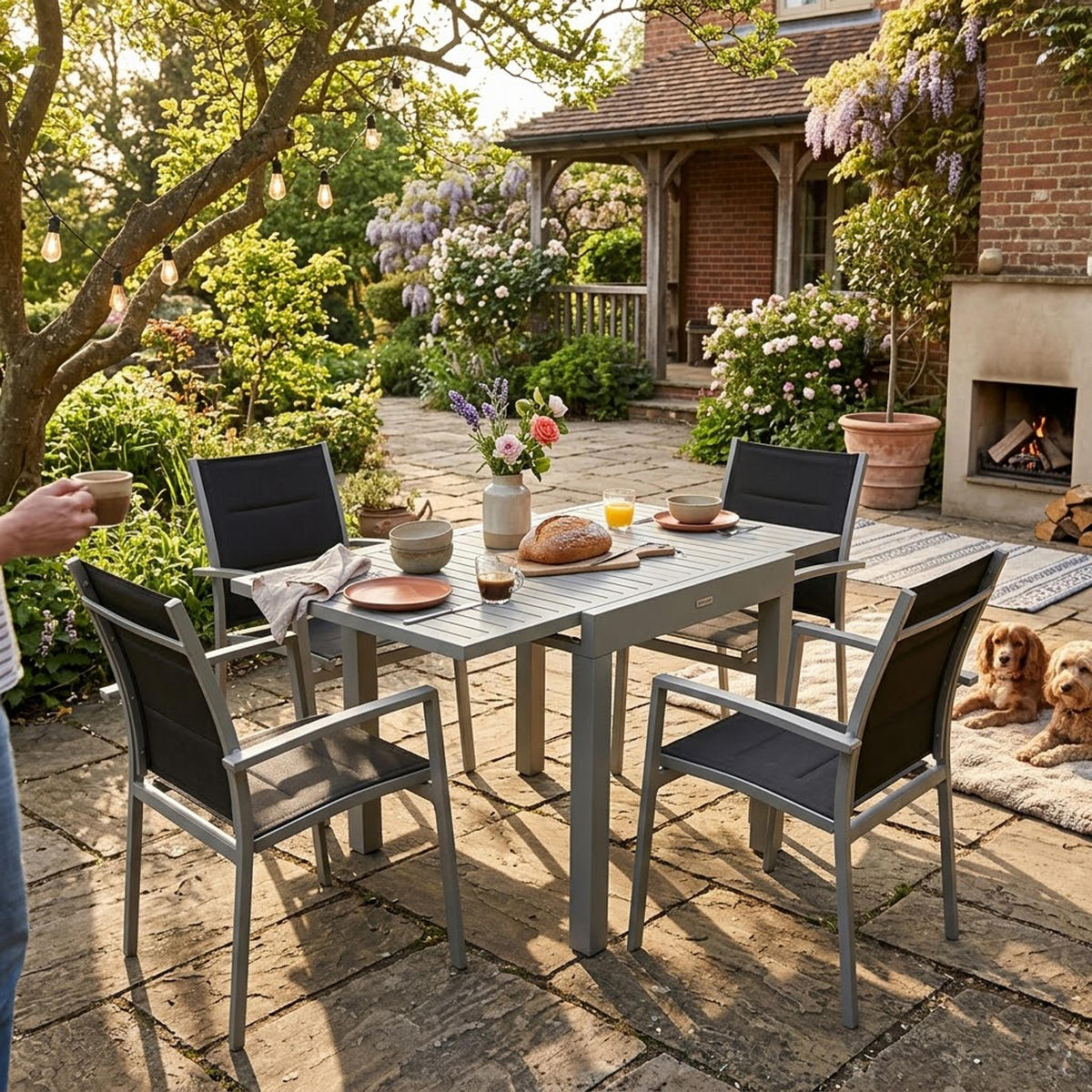 GARTEN-GARNITUR Sunderland - 5-teilige Garten-Essgruppe (4x Stapelsessel mit Aluminiumgestell, Bespannung Textillehne schwarz, - Schwarz, Metall - TPFGarden