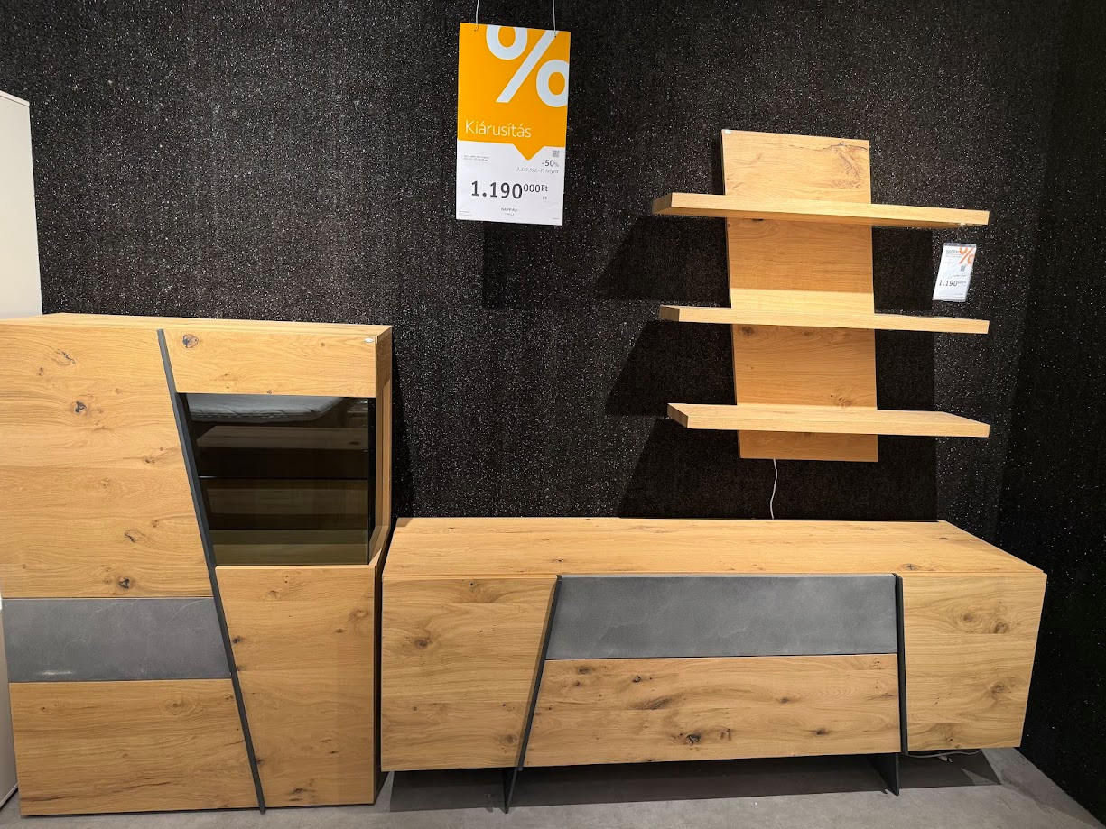 NAPPALI  SEVILLA-BUDAÖRS OUTLET - Moderano