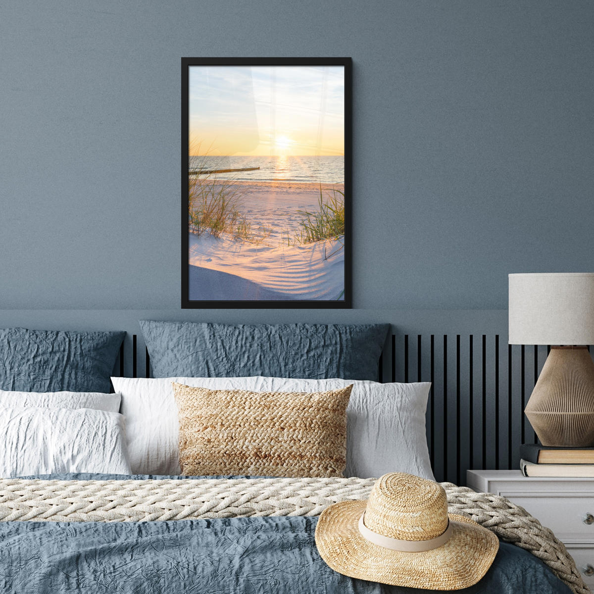 GERAHMTES BILD Strand - Sonne - Düne - Gras - Sand - Horizont 40x60 cm - Hellblau, Papier (40/60cm) - MuchoWow