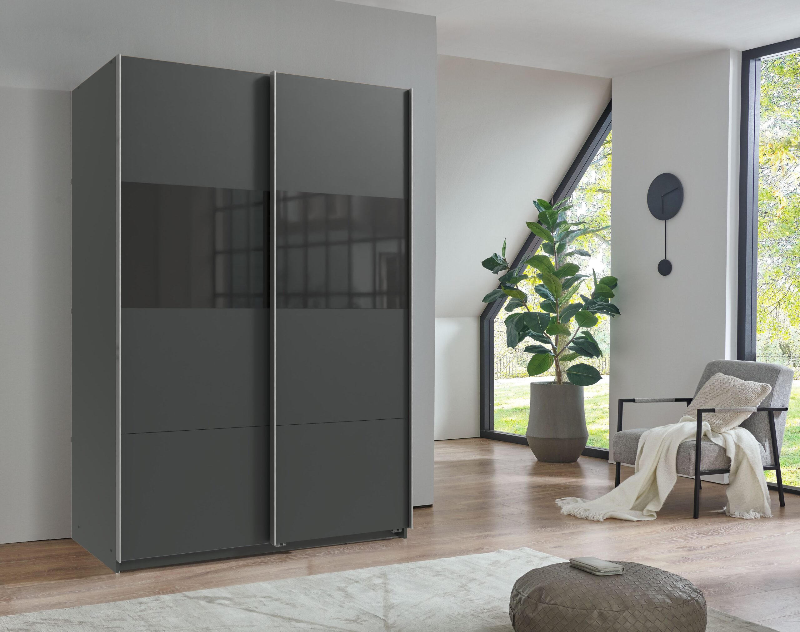 SCHWEBETÜRENSCHRANK Bramfeld in Grafit mit Schwarz Glas 135 x 198 x 65 cm (B x H x T Kleiderschrank - Grau, Holzwerkstoff (80/200/120cm)