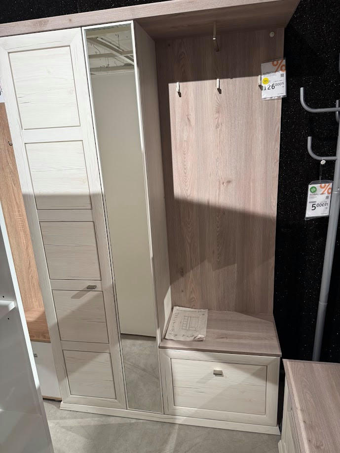 ELŐSZOBAFAL CAMRON-BUDAÖRS OUTLET - Hom`in