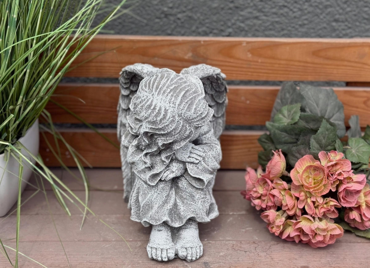 STEINFIGUR Engel Mädchen sitzend groß frostfest wetterfest aus massivem Steinguss - Grau, Stein (17/23/20cm) - stoneandstyle