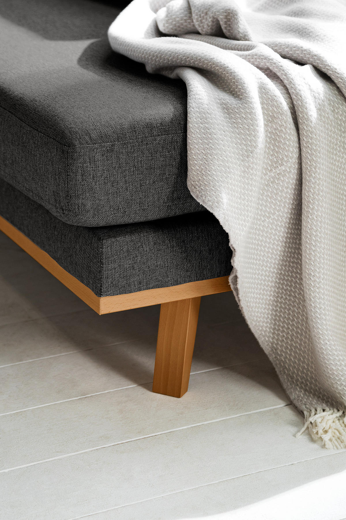 WOHNLANDSCHAFT mit Longchair - Dunkelgrau/Buchefarben, Buchenholz/Textil (371/81/219cm) - home24