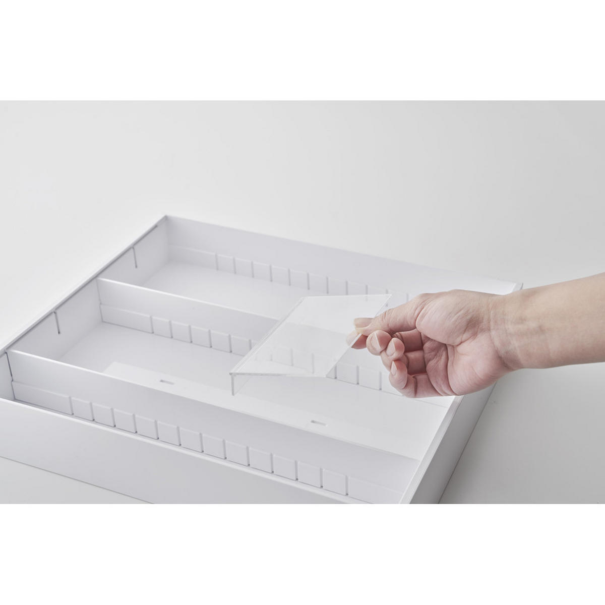 BESTECKKASTEN Tower 5415 Weiß ausziehbar, 5,5 x 30–47,5 x 35 cm - Weiß, Kunststoff (47.5/5.5/35cm) - Yamazaki