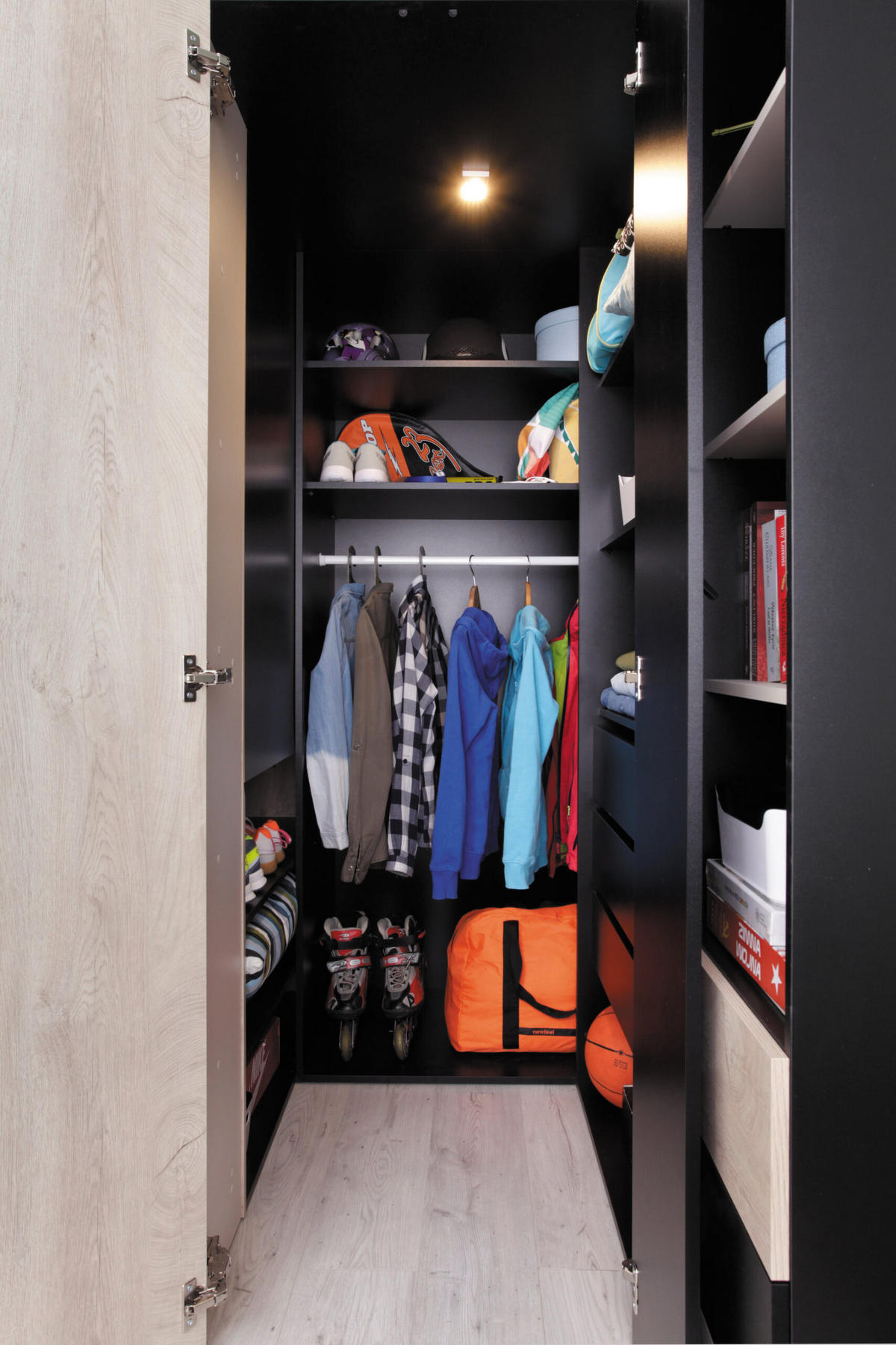KLEIDERSCHRANK Spuki in Schwarz, Eiche und Beige – begehbarer Eckkleiderschrank - Schwarz, Holzwerkstoff (80/200/120cm)