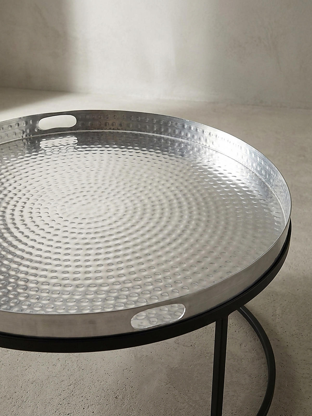 COUCHTISCH mit Hammerschlag-Struktur, abnehmbares Tablett, aus Aluminium und Eisen, Silber 62x62x36 cm - Silberfarben/Schwarz, Metall (62/62/36cm) - KADIMA DESIGN