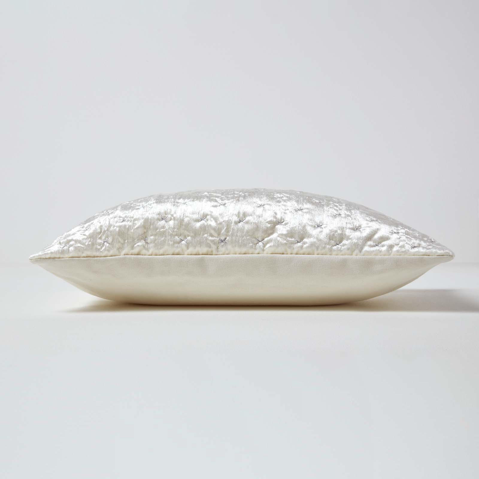 KISSENHÜLLE Pannesamt bestickt 55/55 cm - Creme, Textil (55/55cm) - Homescapes