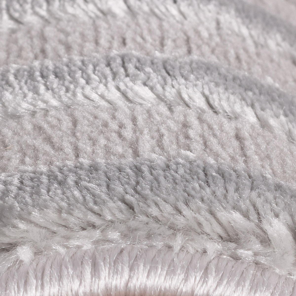 TEPPICH Kurzflor Skulptural Modern Waschbar Schlafzimmer Strapazierfähig Silber 140x200 cm – ILLER - Silberfarben, Textil (140/200cm) - KADIMA DESIGN