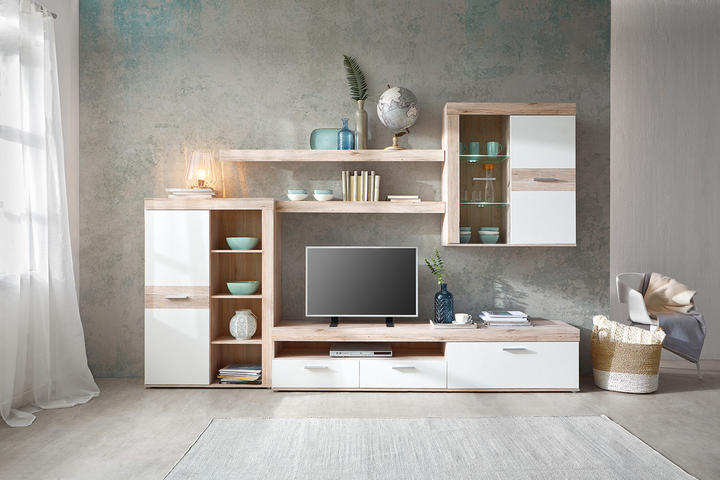 Moderná obývacia stena, kombinácia svetlého dubového dekoru a bielej farby