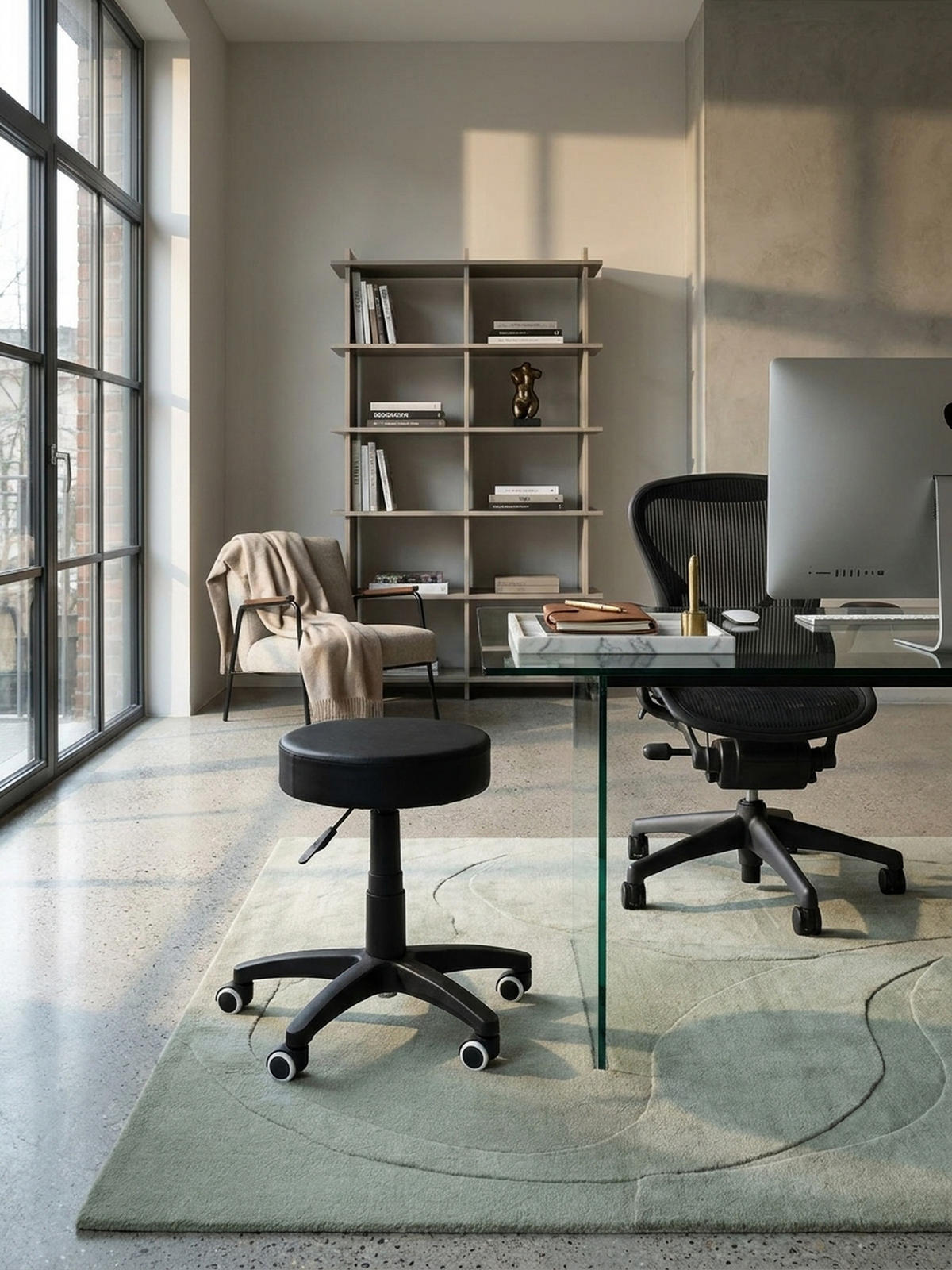 ARBEITSHOCKER Lederoptik 360° drehbar, höhenverstellbar, stabil, Schwarz 50x50x55 cm - Schwarz, Kunststoff/Textil (50/55/50cm) - KADIMA DESIGN
