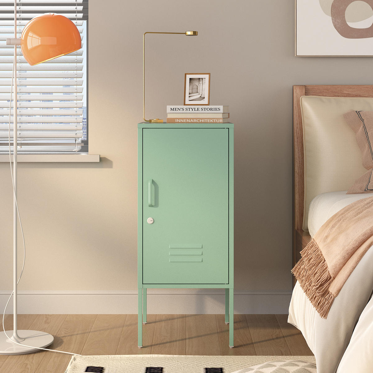 NOČNÍ SKŘÍŇ Hausjärvi - mátově zelená, kov (35/82/35cm) - [en.casa]