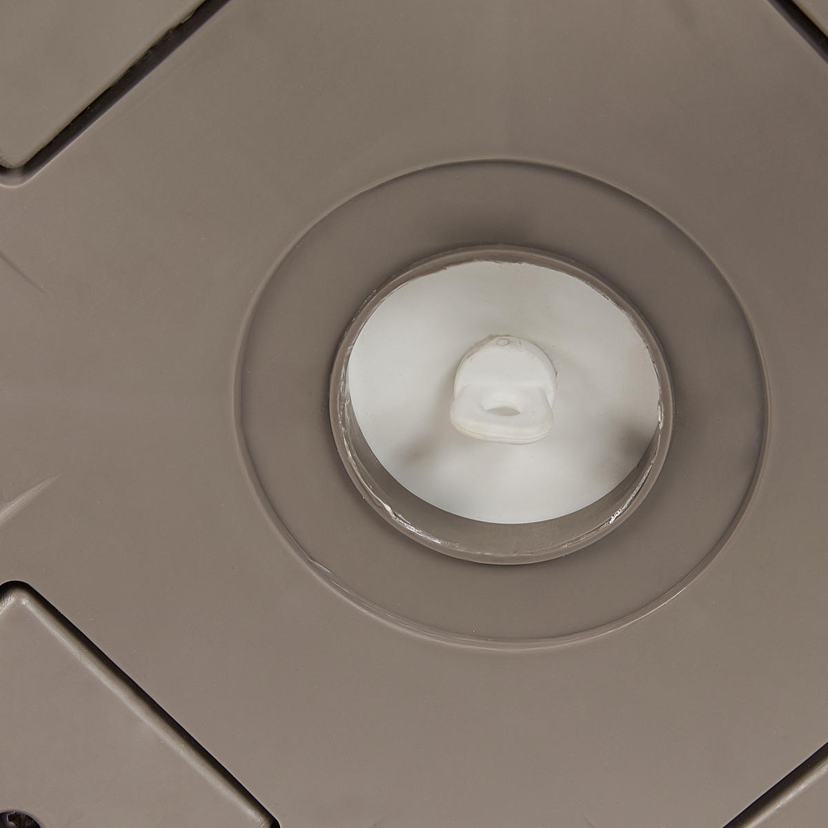 BEISTELLTISCH mit Kühlfunktion taupe rund 48 cm Aisa - Taupe, Kunststoff (49/49/58cm) - Beliani