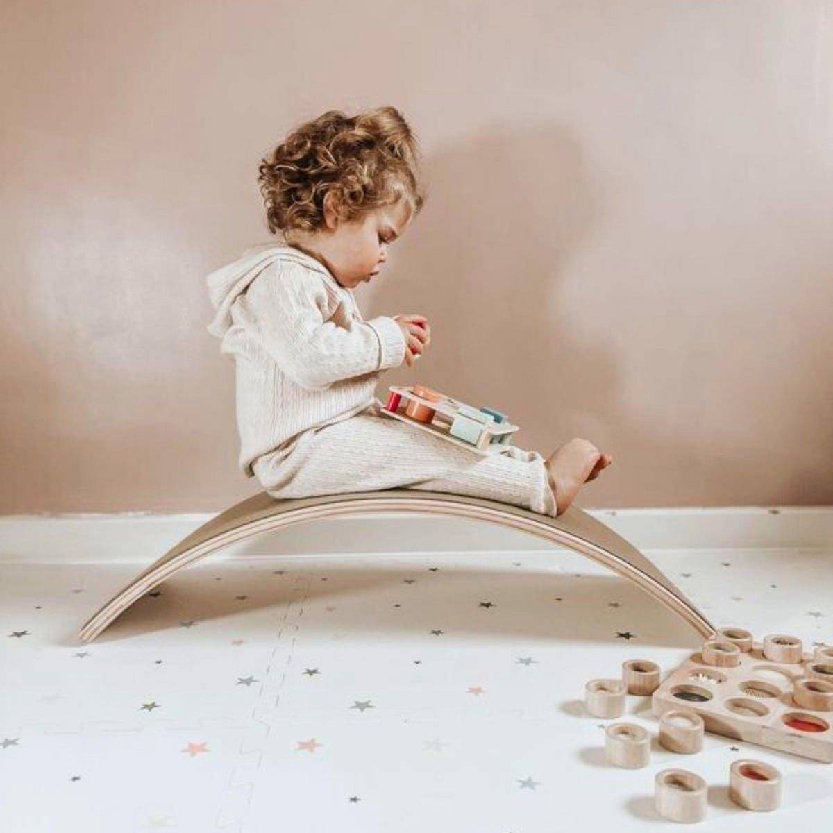BALANCIERBRETT mit Filz für Kinder 80x30cm, Natur Balance Board, Beige - Beige, Holz (30/18/80cm) - MeowBaby