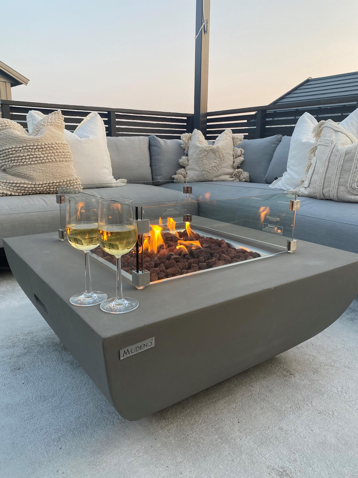 FEUERTISCH Westport Gasfeuerstelle aus GF-Beton 87/87/36 cm - Hellgrau, Naturmaterialien (86/36/86cm) - Elementi