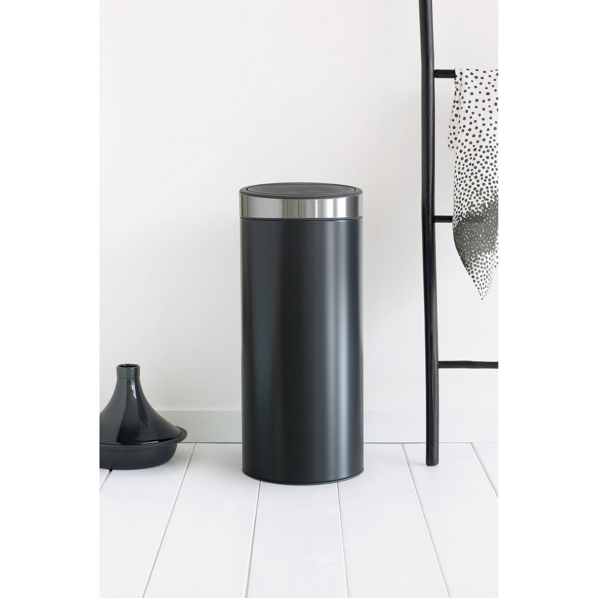 ABFALLEIMER Touch Bin, Matt Black mit Fingerprint Proof Deckel, 30 Liter - Schwarz, Metall (32.8/76/32.8cm) - Brabantia