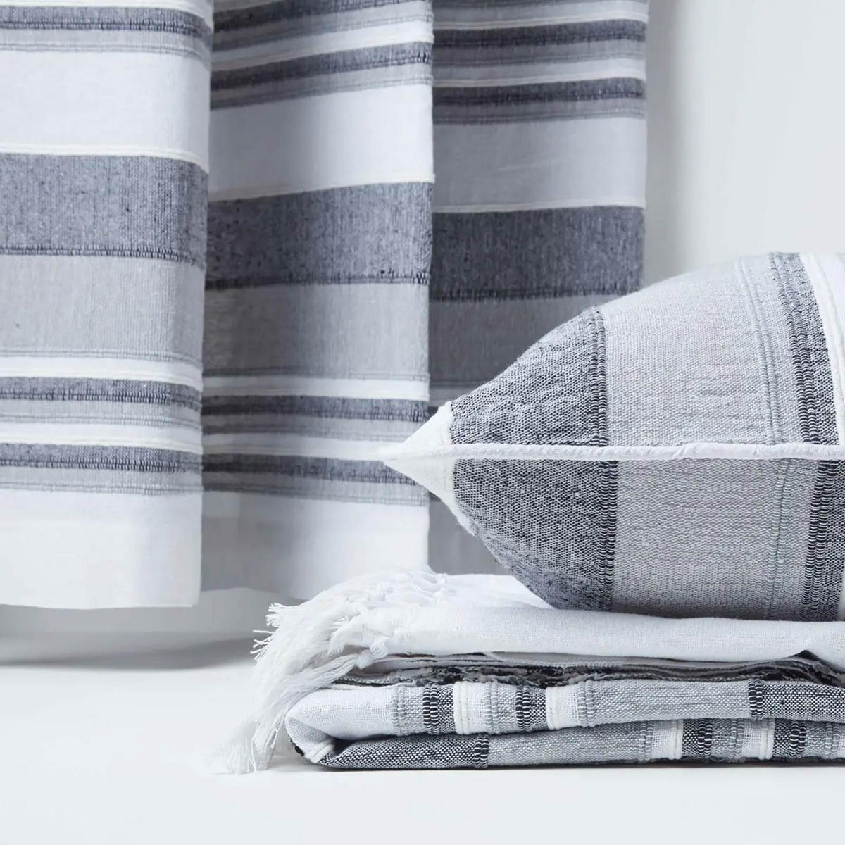 ÖSENVORHANG Morocco blickdicht 2er-Set, 167/228 cm - Hellgrau, Textil (167/228cm) - Homescapes