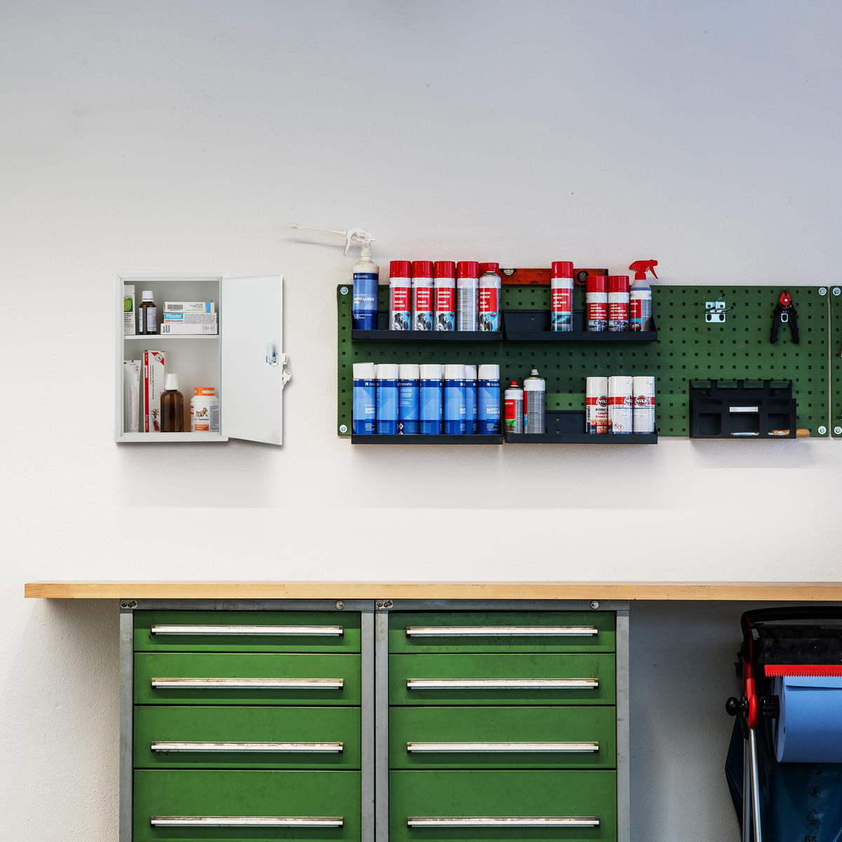 MEDIZINSCHRANK - Weiß, Metall (21.5/32/8cm) - Relaxdays