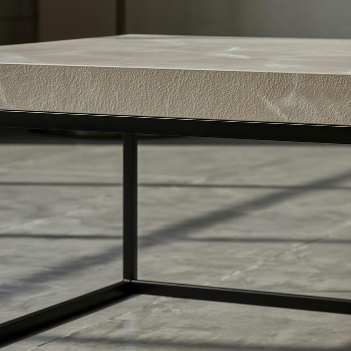 COUCHTISCH in Stein-Optik mit Metallbeinen, Modernes Design, Rechteckig, Groß, Beige 120x60x38 cm - Beige/Schwarz, Holzwerkstoff/Metall (60/120/38cm) - KADIMA DESIGN