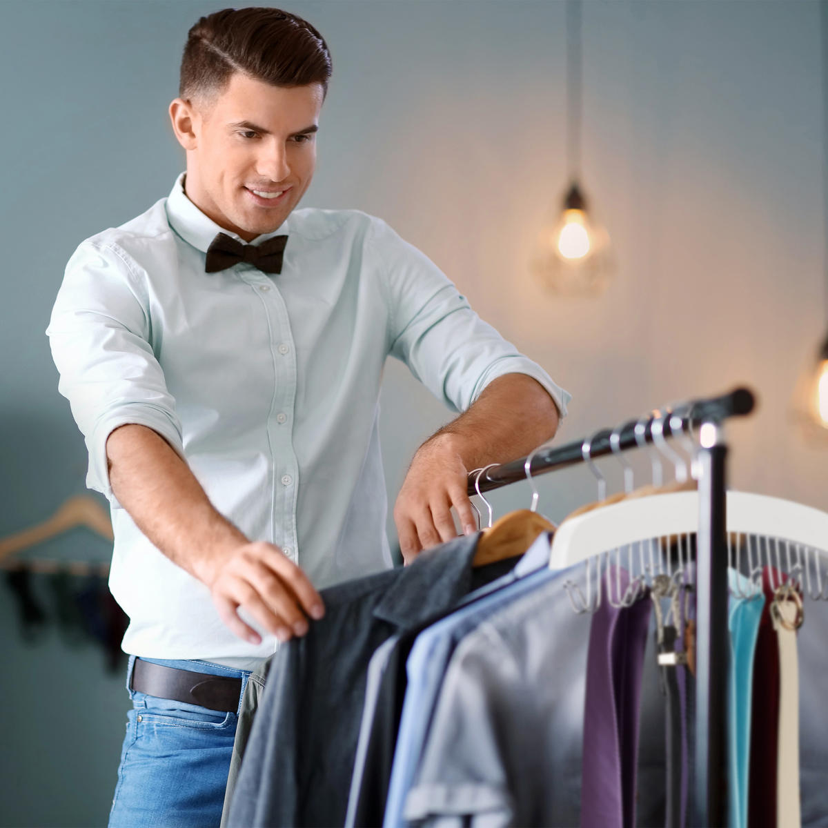 DRŽIAK pásu - biela, kov/drevo (43/17.5/5.5cm) - Relaxdays