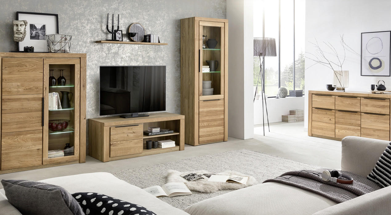 wohnzimmer sideboard mit couch und fernseher