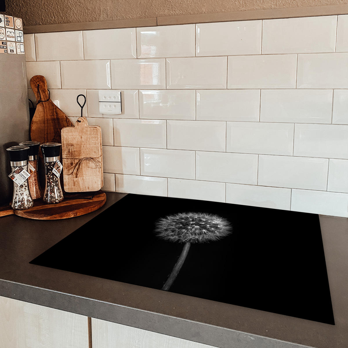 HERDABDECKPLATTE Löwenzahn - Schwarz - Floral - Botanisch Herdabdeckung Induktionsfeld 70x52 cm - Grau, Kunststoff (70/52/0.2cm) - MuchoWow