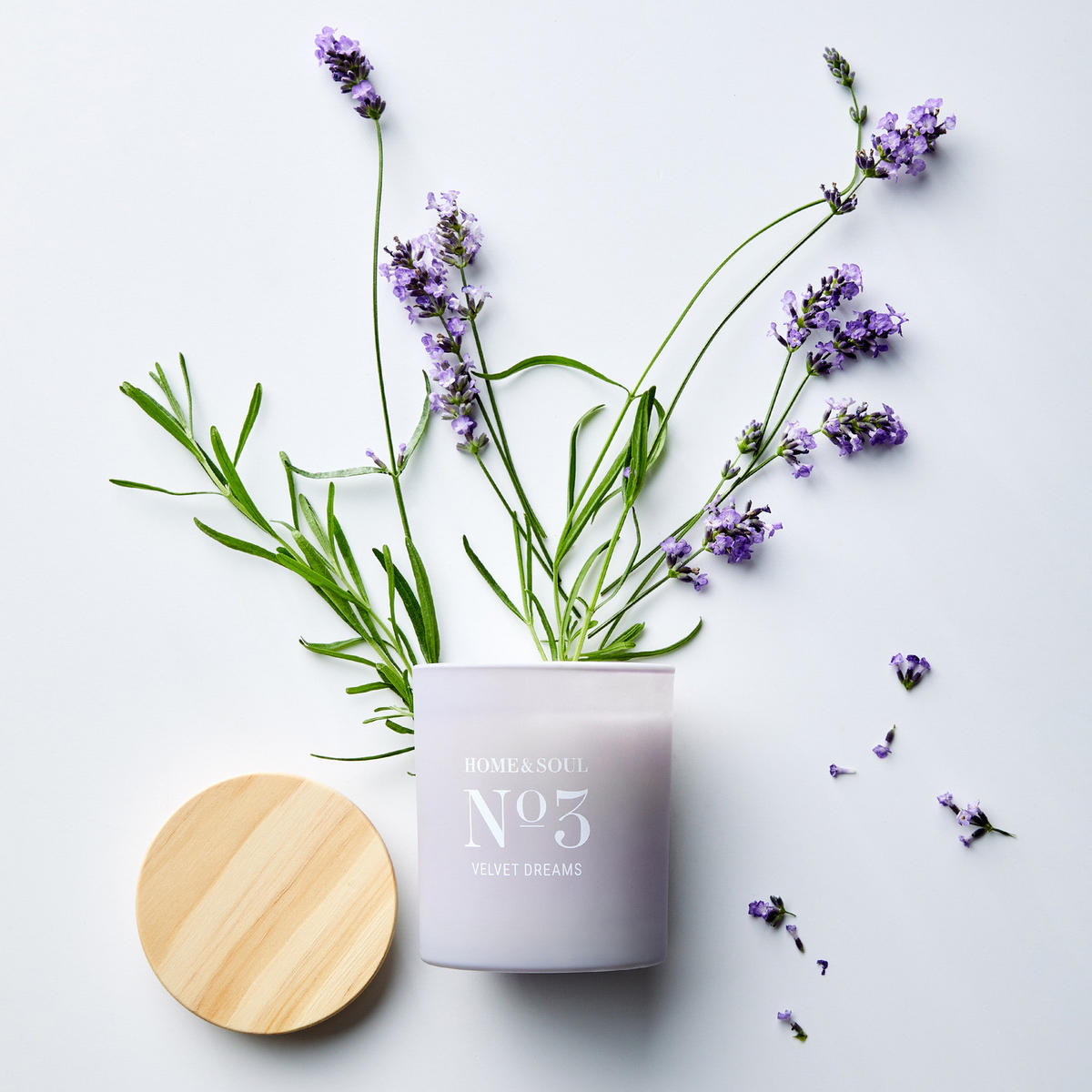 DUFTKERZE Home & Soul No. 3 Velvet Dreams - Violett, Holz/Paraffin (9cm) - Butlers