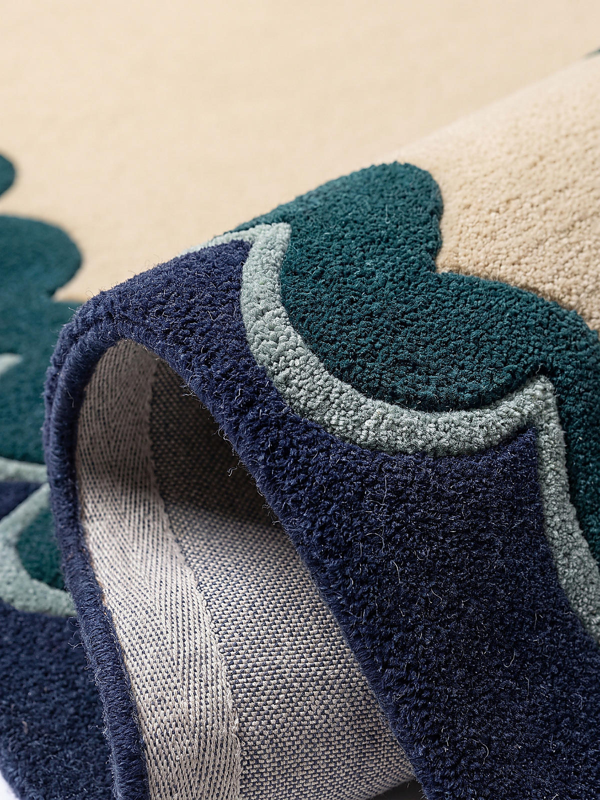 TEPPICH aus Wolle, handgetuftet, WAVENEY, in Petrol, Zickzack-Wellenbordüre, 140 x 200 cm - Türkis, Textil (140/200cm) - KADIMA DESIGN