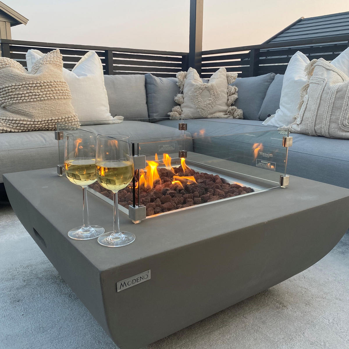 FEUERTISCH Westport Gasfeuerstelle aus GF-Beton 87/87/36 cm - Hellgrau, Naturmaterialien (86/36/86cm) - Elementi