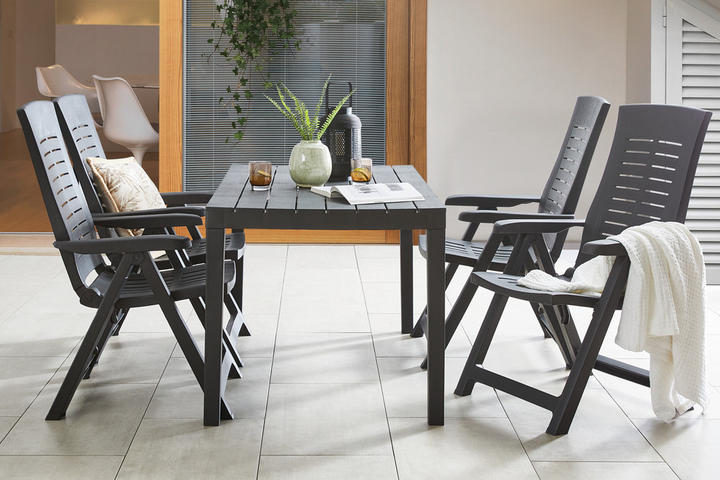 Sitzgarnitur auf einer Terrasse