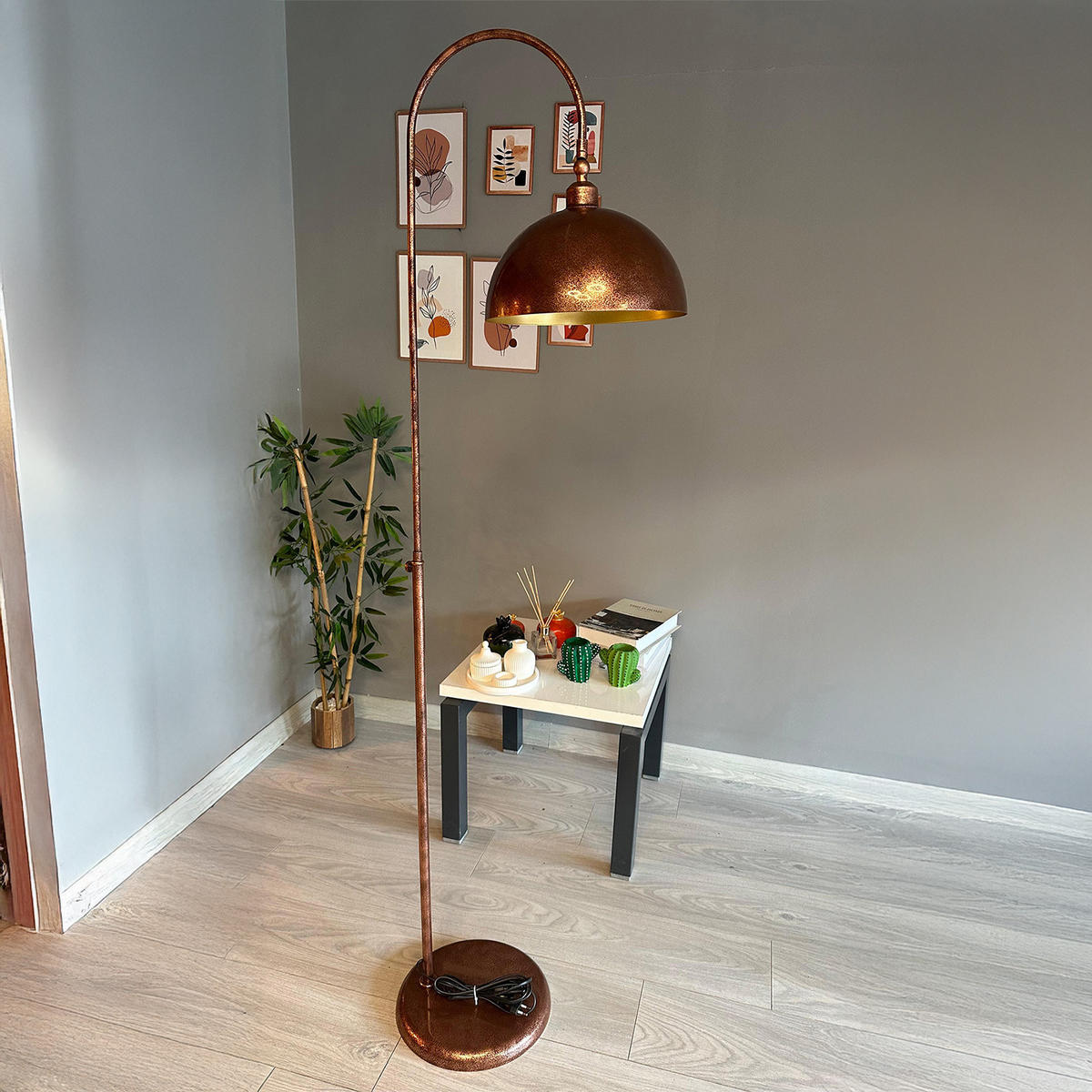 STEHLAMPE Gorkiede E27, verstellbarer Lampenschirm aus Metall - Kupferfarben, Metall (37/37/170cm) - Bamyum