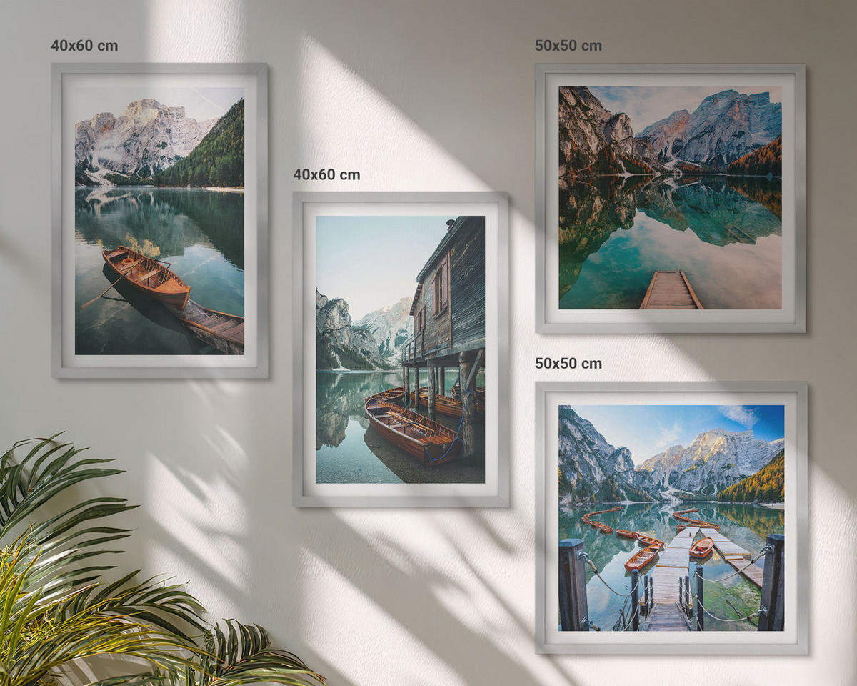 BILDER SET 4er Set - 50x50 cm & 40x60 cm Silberner Rahmen - See, Berge, Boote, Ferienhaus - Silberfarben, Kunststoff (50/50cm) - TULUP