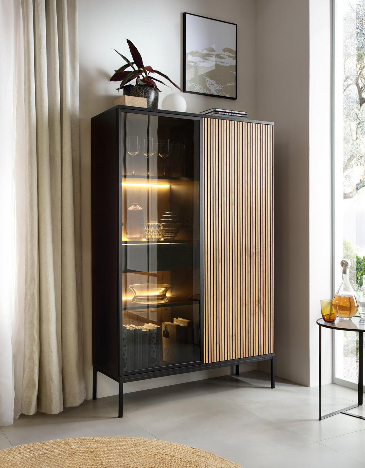 VITRINE Tosena Schwarz / Wotan Eiche mit Schublade und LED - Beige/Schwarz, Holzwerkstoff/Metall (103.5/145.5/39cm) - Selsey