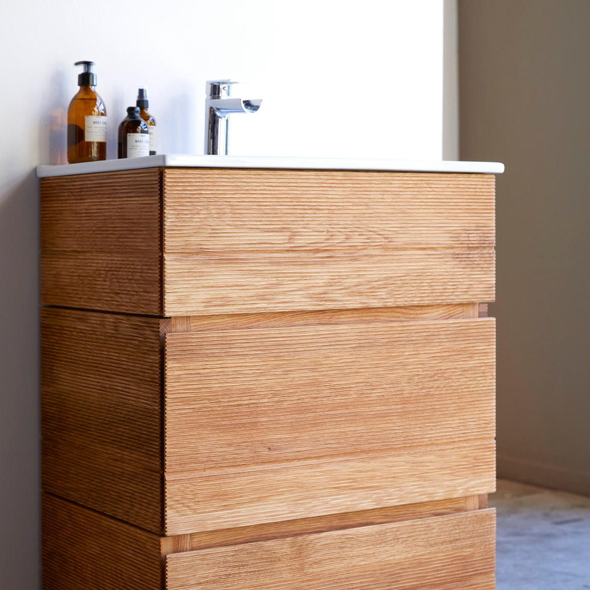 BADEZIMMERMÖBEL Karl Natur aus Eiche - Naturfarben, Holz (62/90/47cm) - Tikamoon