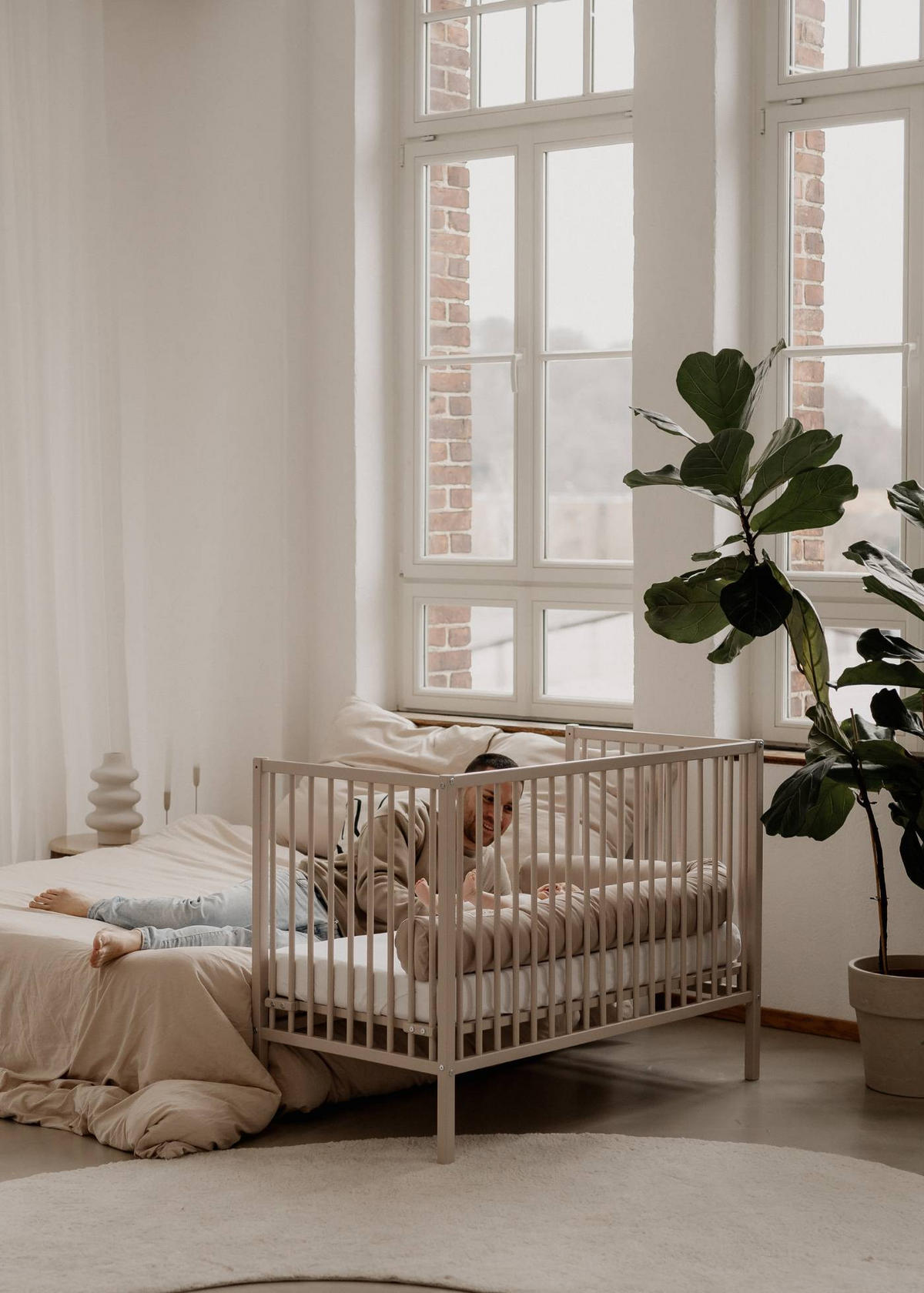 BEISTELLBETT mit Rollen und Umbauseite - sahara dust - Dreamy 4 in 1 Bett - Sandfarben, Holz (120/90/60cm) - Sämann – make a difference.