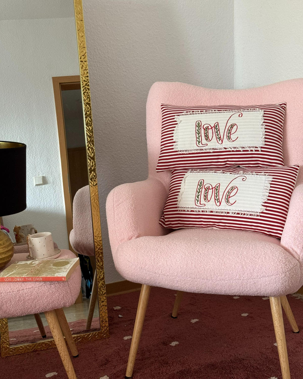 PERNĂ DECORATIVĂ set de 2 roșie 30/50 cm Alsine - alb/roșu, material textil (30/50cm) - Beliani